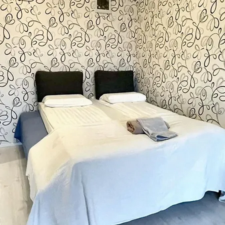 Charming In 42 M² With Pool View